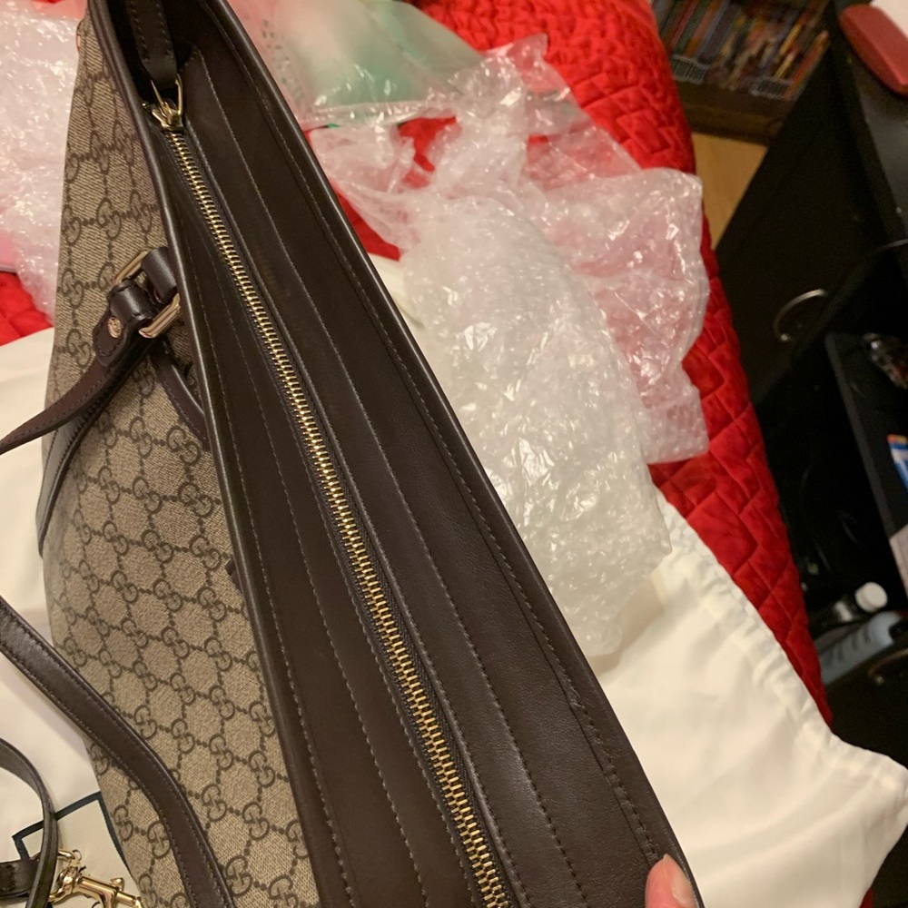 Gucci 2 way tote bag SOLD TO MERCARI ๐๐๐โ
โ
โ
๐
๐
- Picture 7 of 7